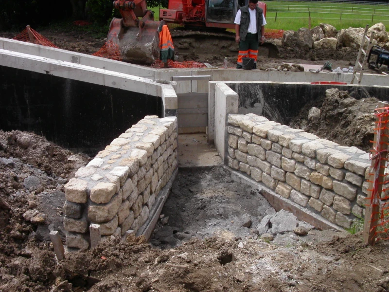 Construction du répartiteur du bief