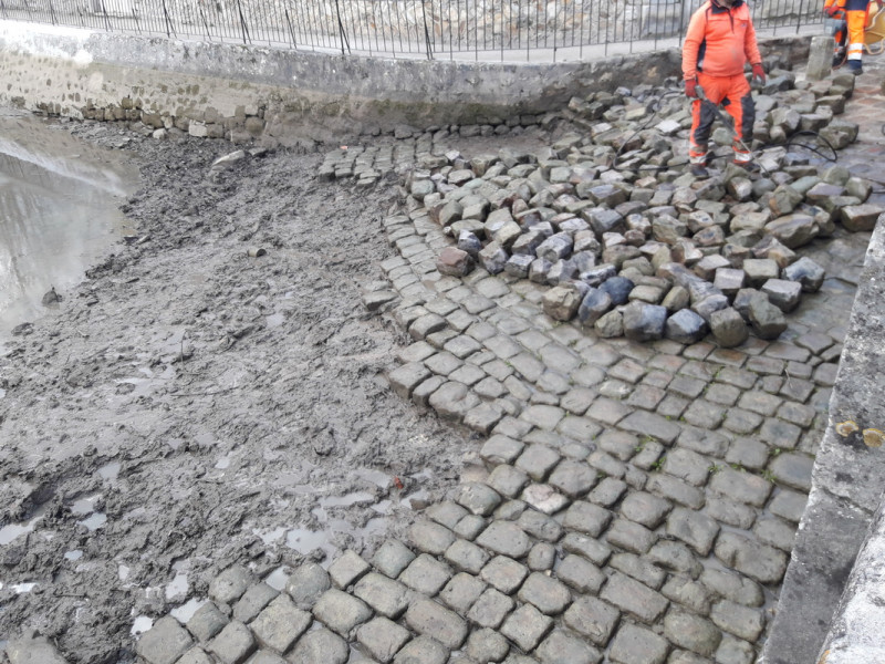 Dépose des pavès