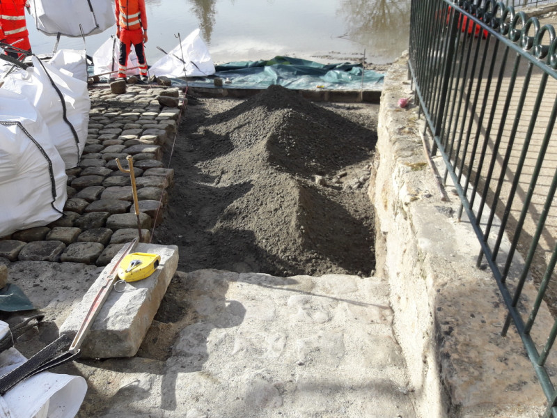 Pose des pavès de la rampe Nord