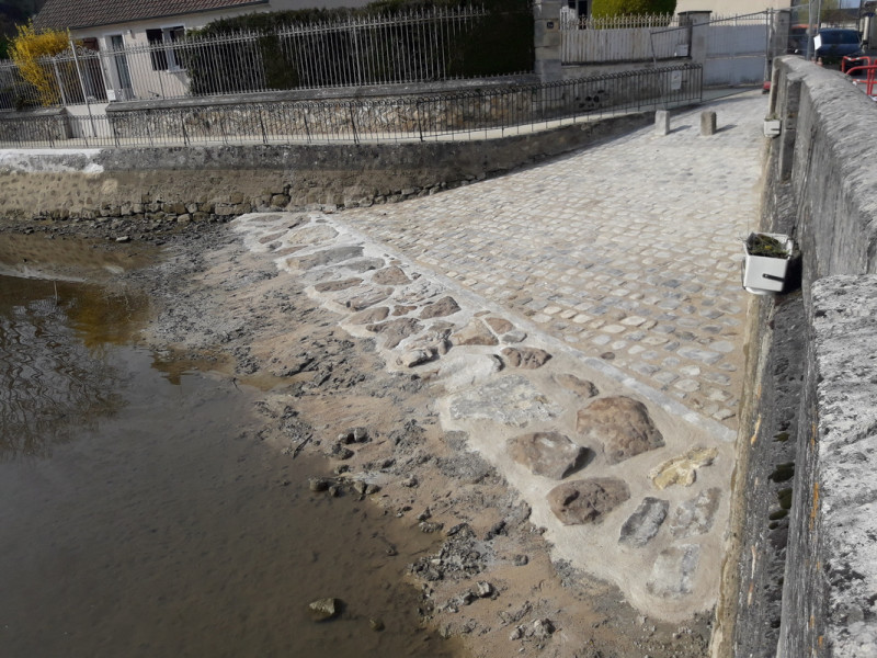 Paves, bordures et enrochement rampe Nord