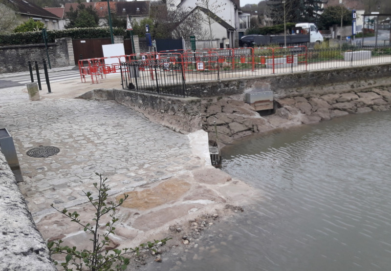 Vue sur la rampe Sud, la vidange profonde et la sur-verse avenue Georges Clemenceau